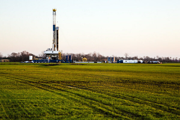 An image of a fracking tower in Shreveport, Louisiana
